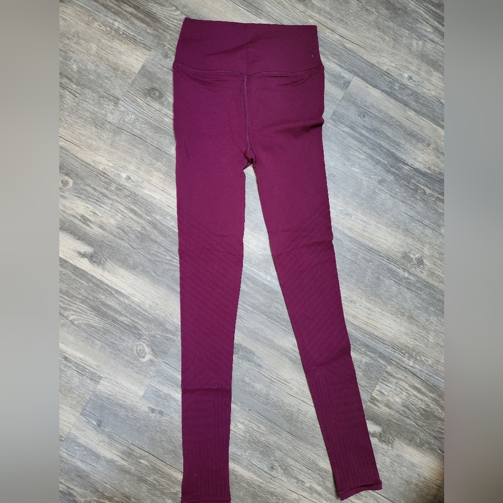 Lululemon Burgandy Leggings - Picture 5 of 5